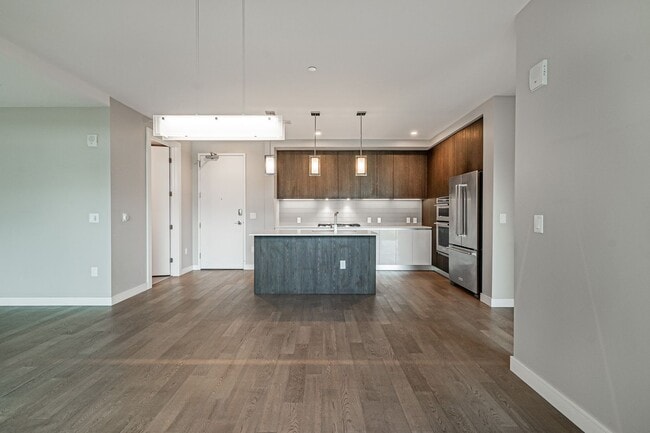 Building Photo - LUX 1BD, 1.5BA Lakehouse Condo with Balcony