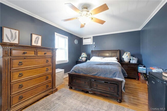 Building Photo - 570 N Barry Ave