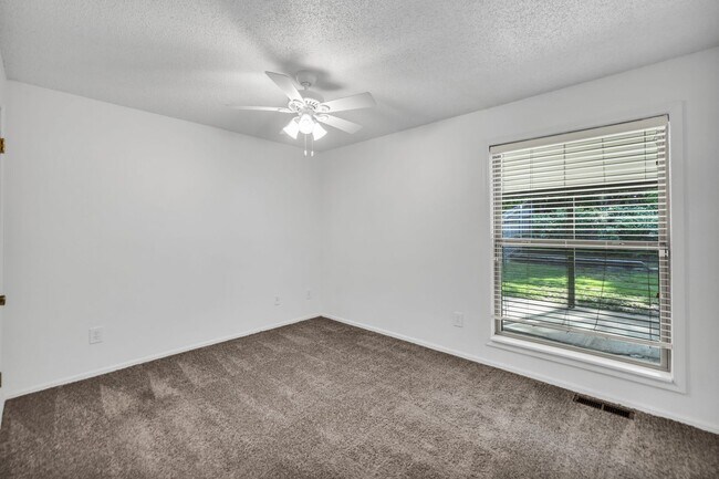 Building Photo - Midtown Comfort & Convenience