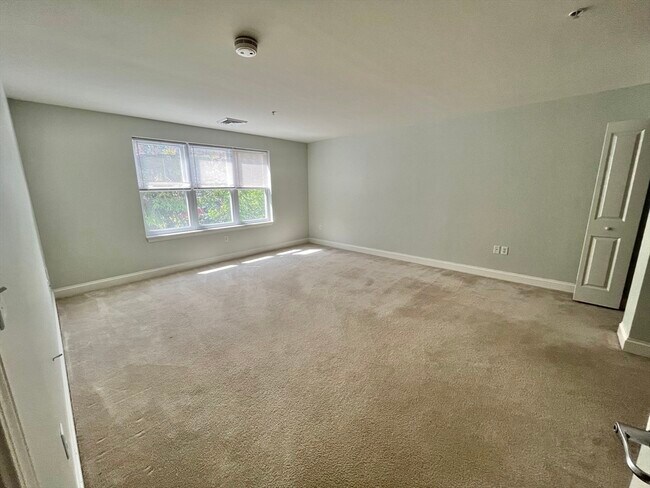 Building Photo - 320 Rindge Ave