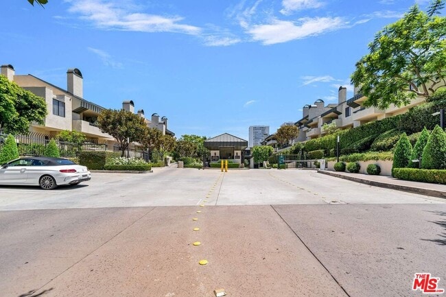 Building Photo - 2237 Century Hill