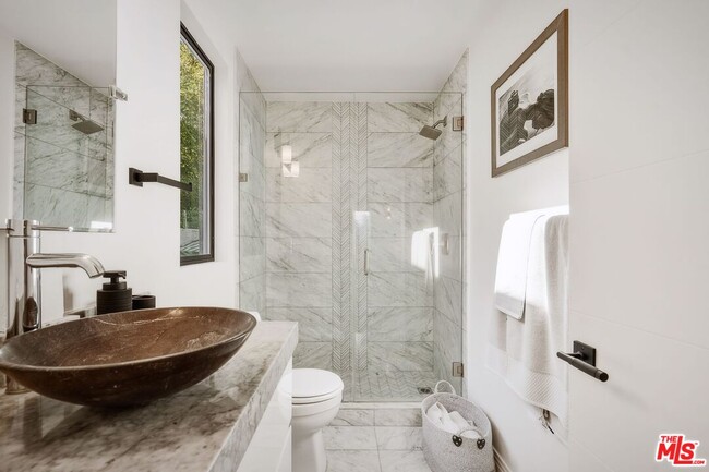 Building Photo - 3601 Dixie Canyon Pl