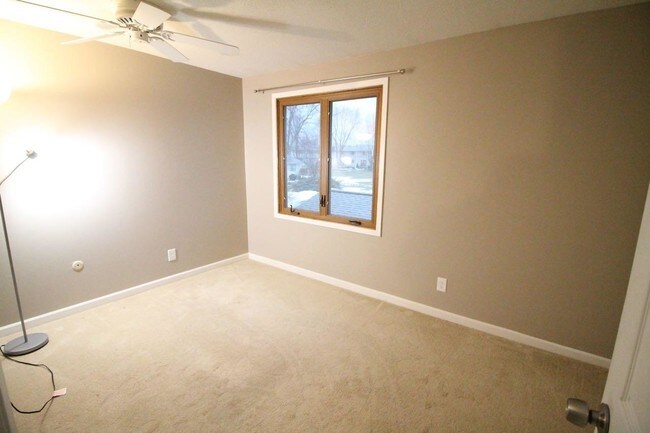 Building Photo - 3 bedroom in Bettendorf IA 52722