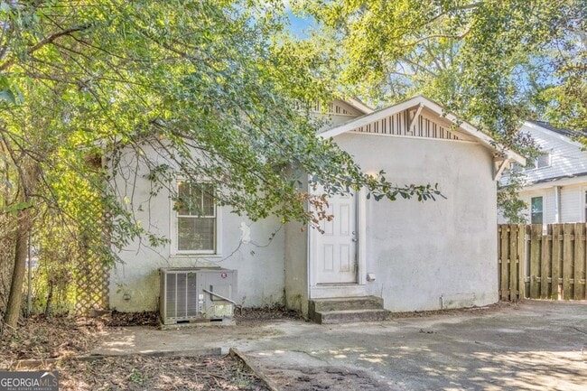 Building Photo - 1943 Heckle St