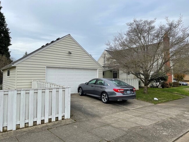 Building Photo - 5012 N Yale St