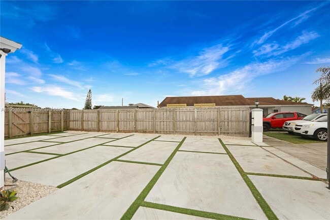 Building Photo - 21049 SW 118th Ave