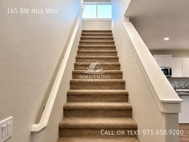 Building Photo - 145 NW Hill Way