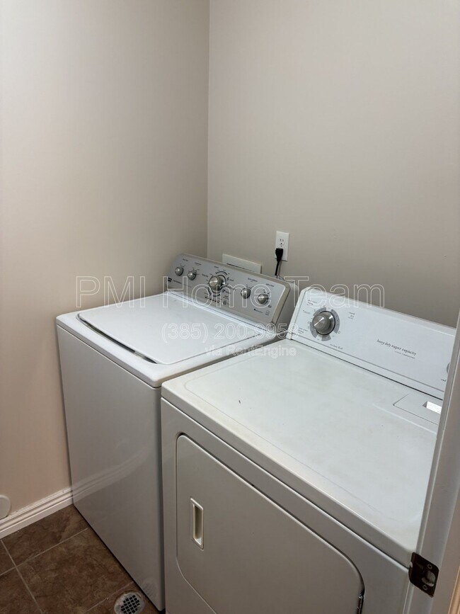 Building Photo - 2510 Charleston Ave