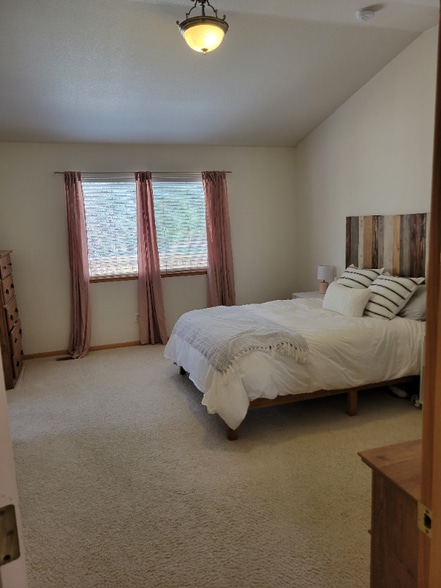 Building Photo - 456 Lavastone Ave