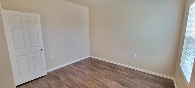 Building Photo - ra2720