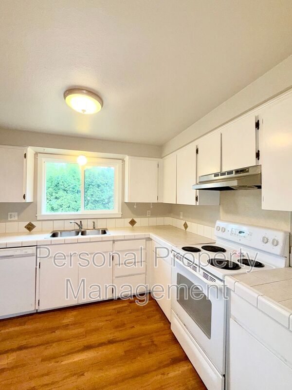 Building Photo - 4604 NE 137th Ave