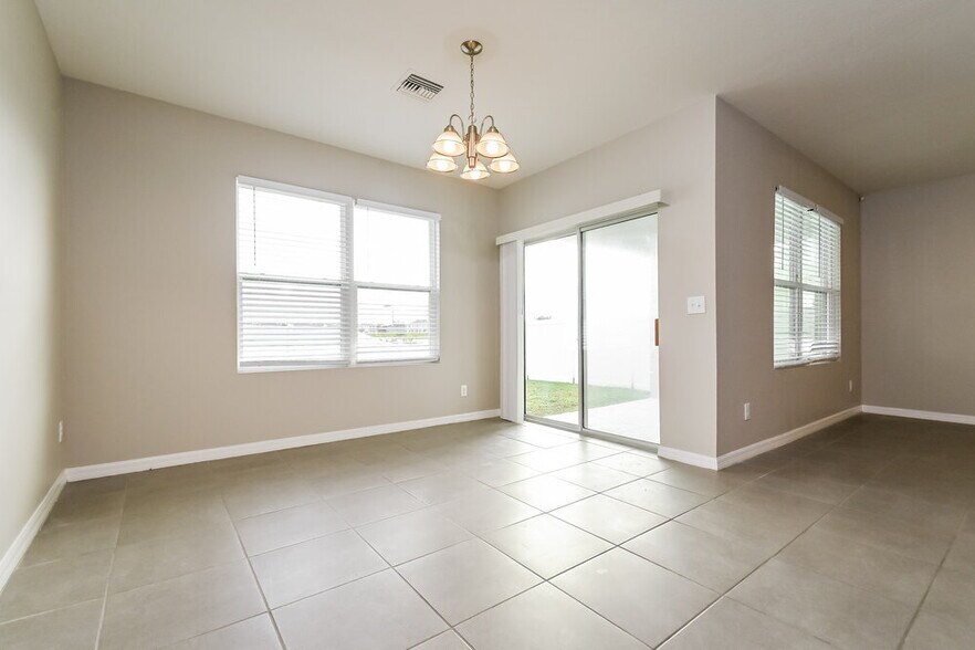 Building Photo - 5015 Willow Preserve Wy