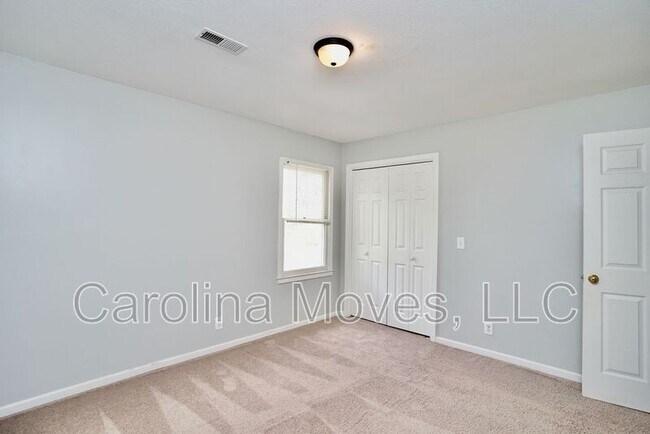 Building Photo - 212 Hardwood Rd
