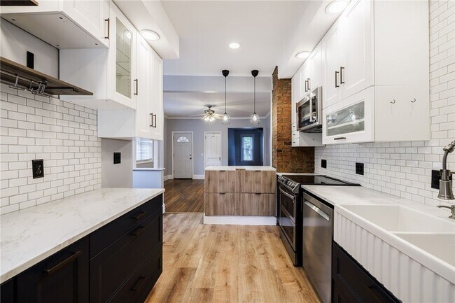 Building Photo - 222 Gregory St