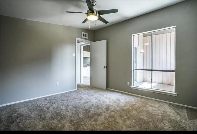 Building Photo - Rent Ready - Dallas, TX