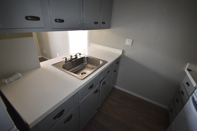 Building Photo - 156 E 21st St