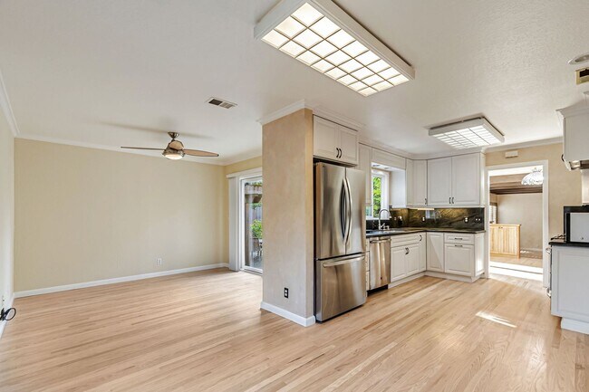 Building Photo - Elegant and Spacious 4Bedroom Sunnyvale Home