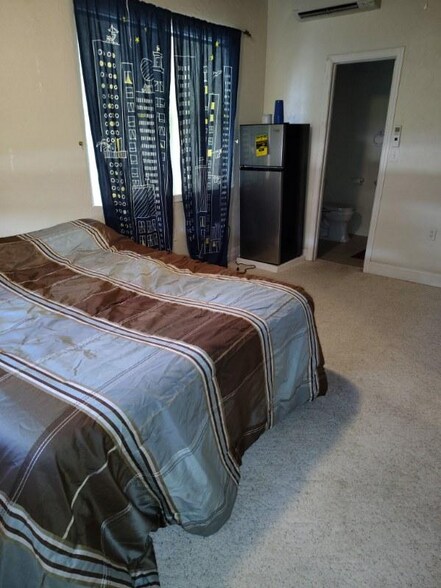 Building Photo - 457 NE 2nd St