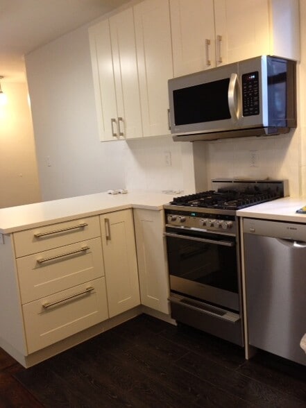 KITCHEN - 208 E 28th St