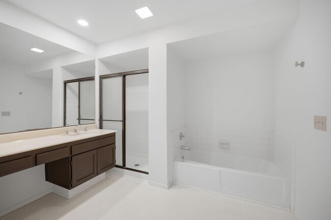 Building Photo - 72460 Rodeo Way