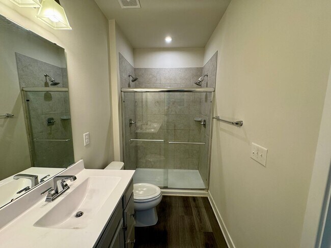 Building Photo - Modern Townhome in Stone Creek Townhomes