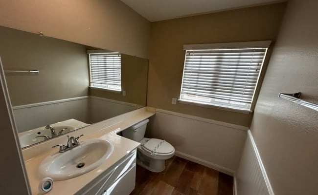 Building Photo - 11341 Rancho La Brea Dr