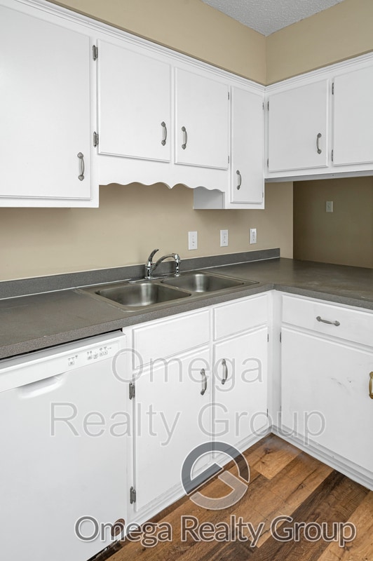 Building Photo - 3020 Barlett Dr