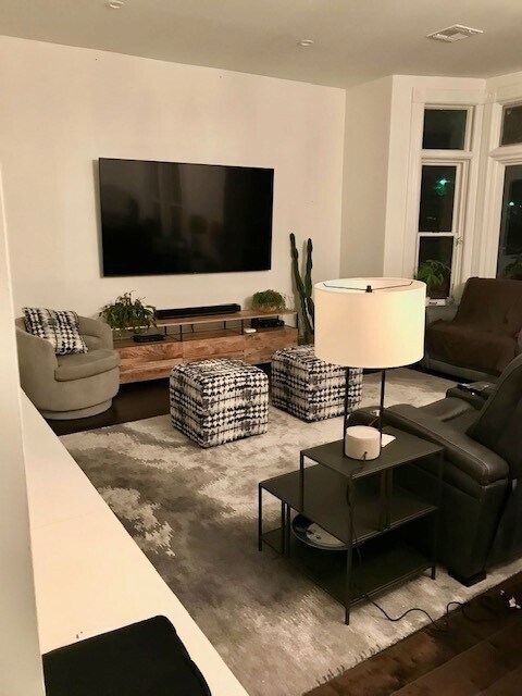 Living room. - 1730 N Franklin Pl