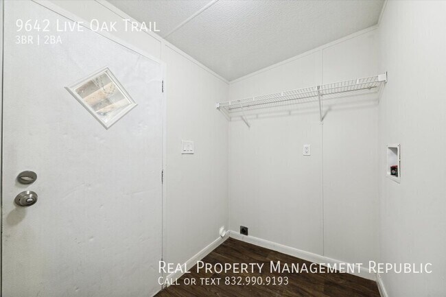 Building Photo - 9642 Live Oak Trail