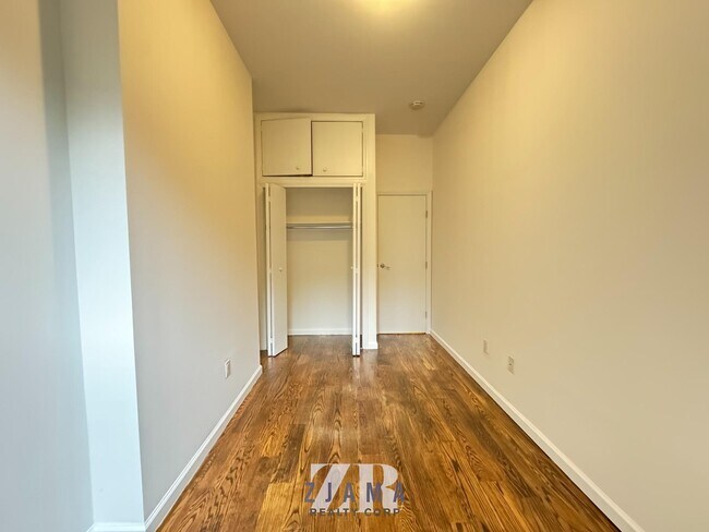 Building Photo - 196 Sackett St