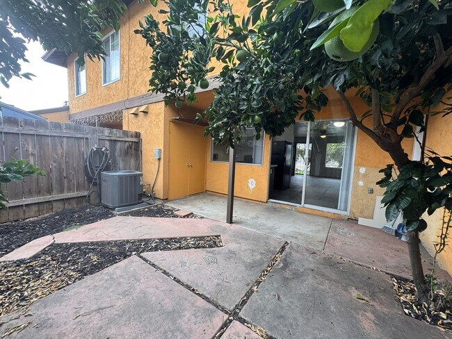 Building Photo - Modern 3-Bedroom Townhome with Garage & Pr...
