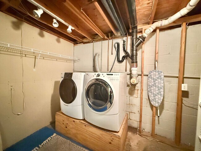 Building Photo - **OFFERING WAIVED APPLICATION FEES & $250 ...