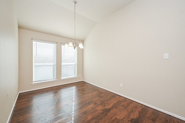 Building Photo - 2119 Mateo Park Dr