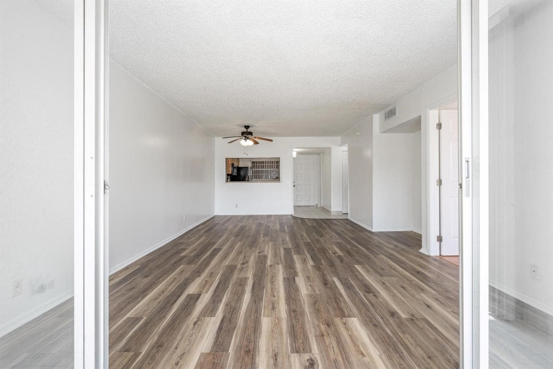 Building Photo - 1811 Sabal Palm Dr