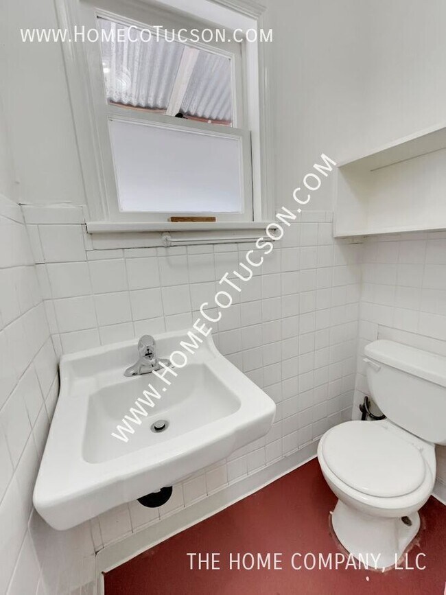 Building Photo - 1721 E Adelaide Dr