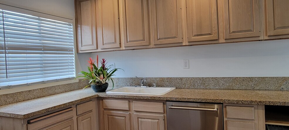 Building Photo - 17565 Bullock St