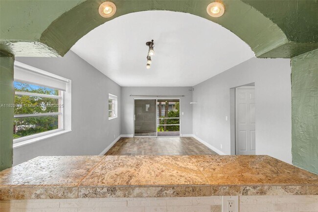 Building Photo - 5800 Margate Blvd