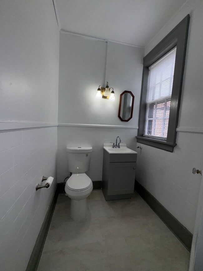 Building Photo - 1024 Quintard Ave