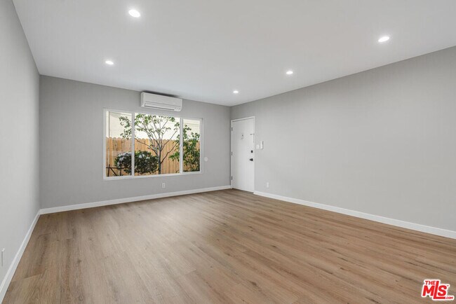 Building Photo - 4023 Lincoln Ave