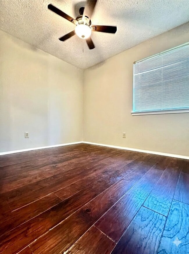 Building Photo - 9302 Golden Sunshine Dr