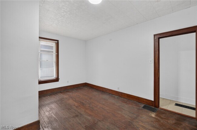 Building Photo - 517 Brown St