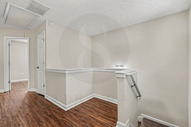 Building Photo - Must See 3BR/2.5BA Home in East Point!