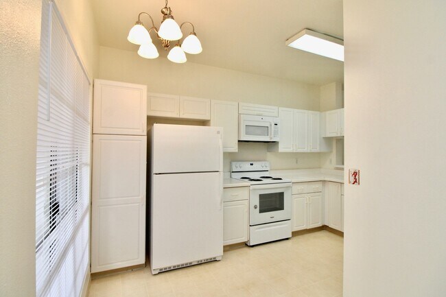 Building Photo - 94-692-692 Lumiauau St
