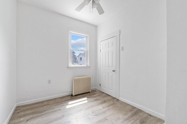 Building Photo - 182 Avenue F