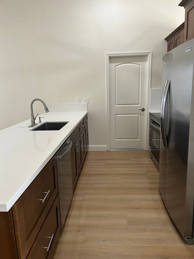 Building Photo - Smart Home