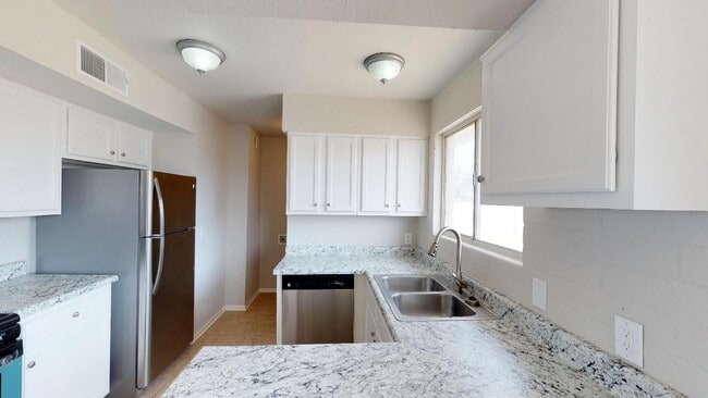 Building Photo - 201 E Thomas St