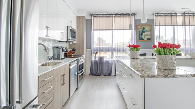 Building Photo - 145 Riverhaven Dr