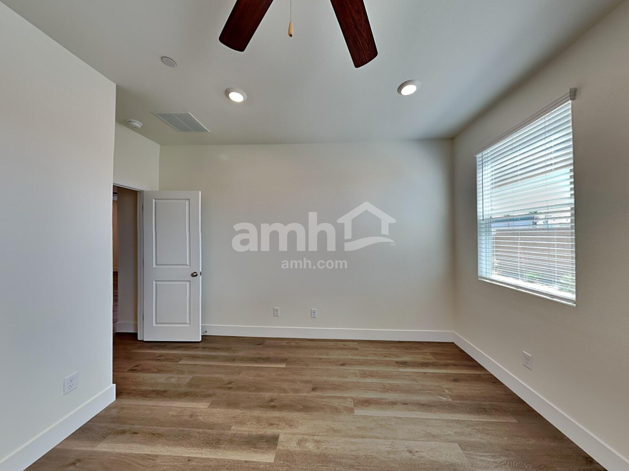 Building Photo - 846 English Primrose St