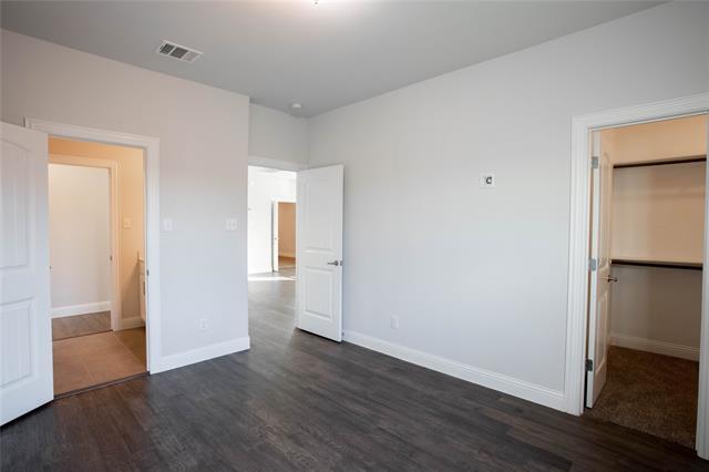 Building Photo - 7600 Clear Rapids Dr