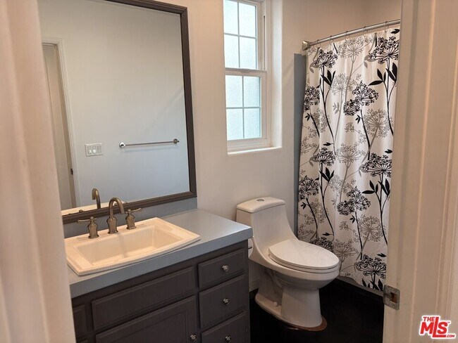 Building Photo - 1076 Orange Grv Ave